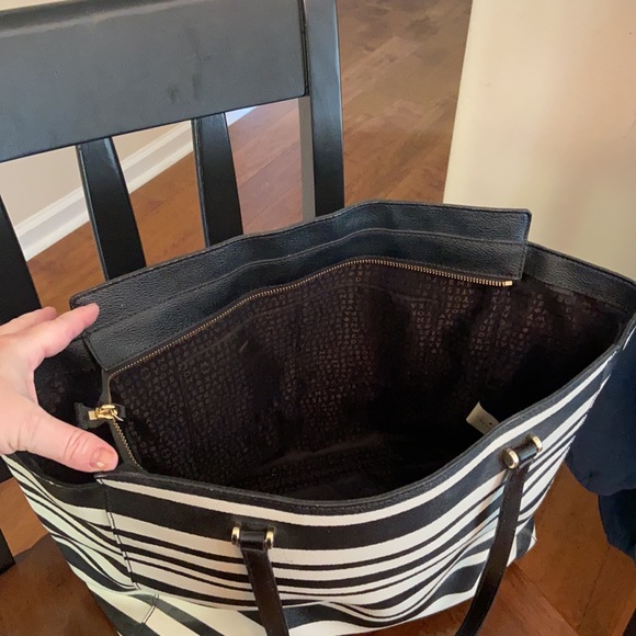 Kate spade large tote with matching wallet!! - Picture 8 of 10